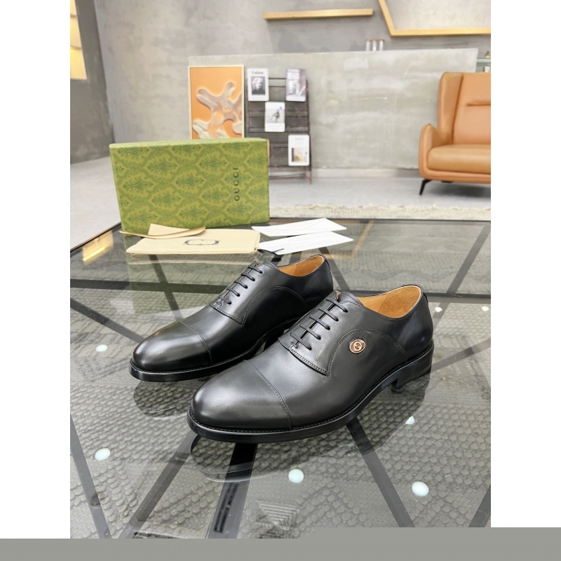 G*u*i leather shoes